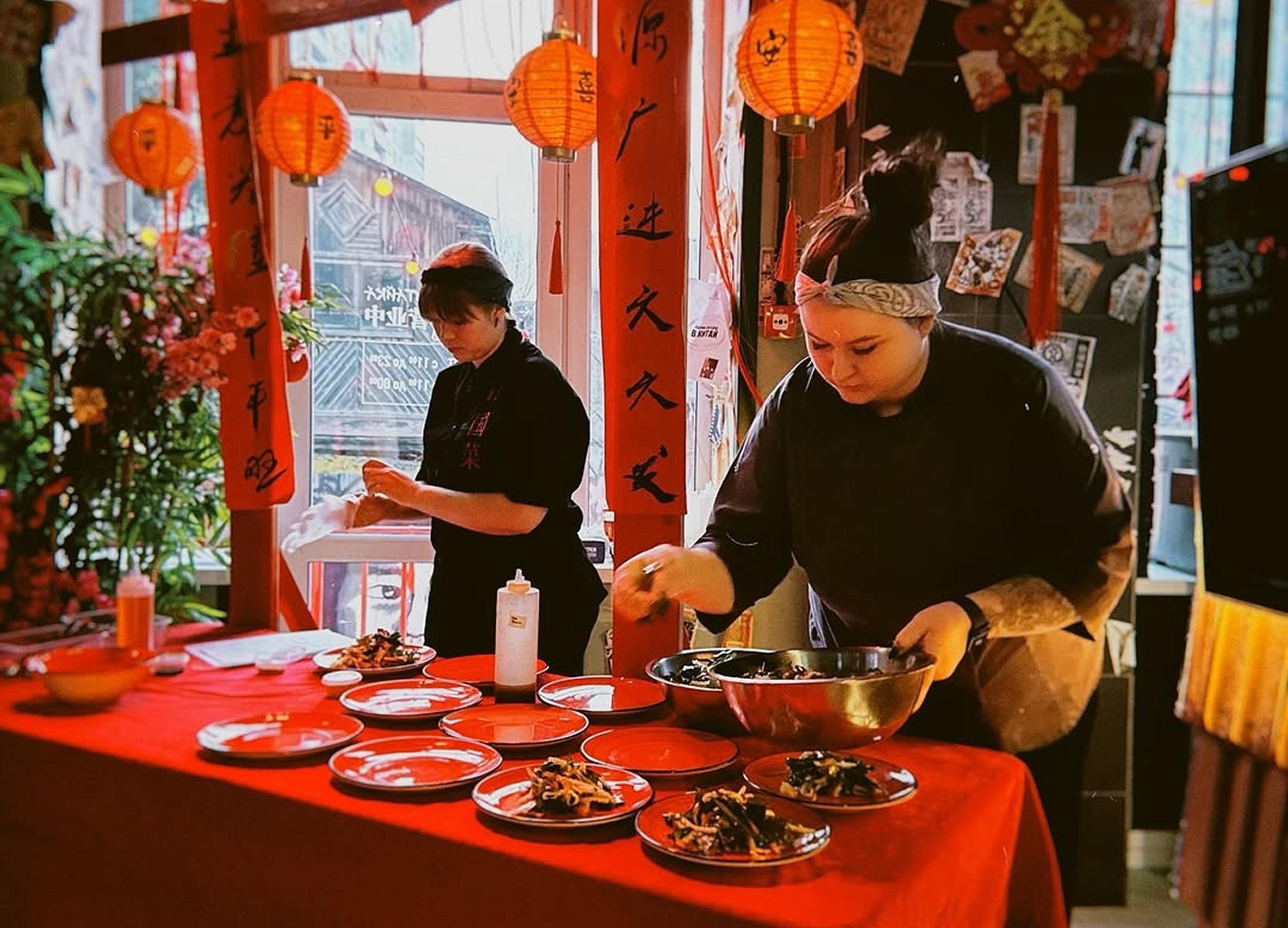 МЕСТО ПРИКОВЫВАЕТ ВНИМАНИЕ