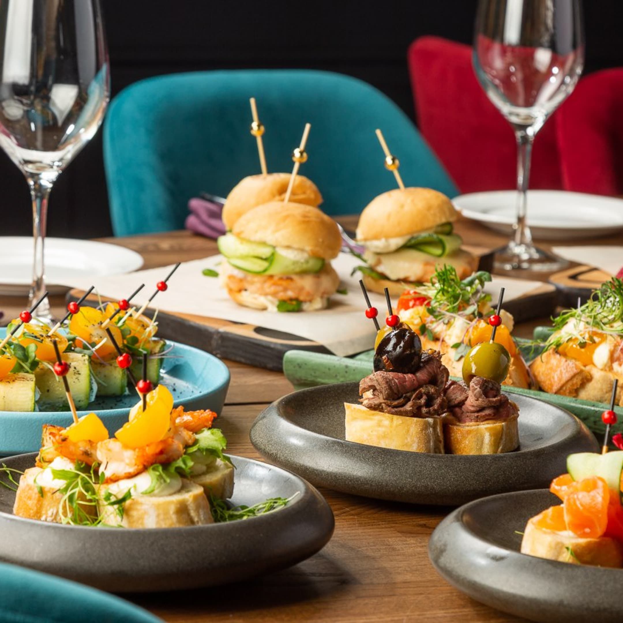 Вкусная кухня и большой бар