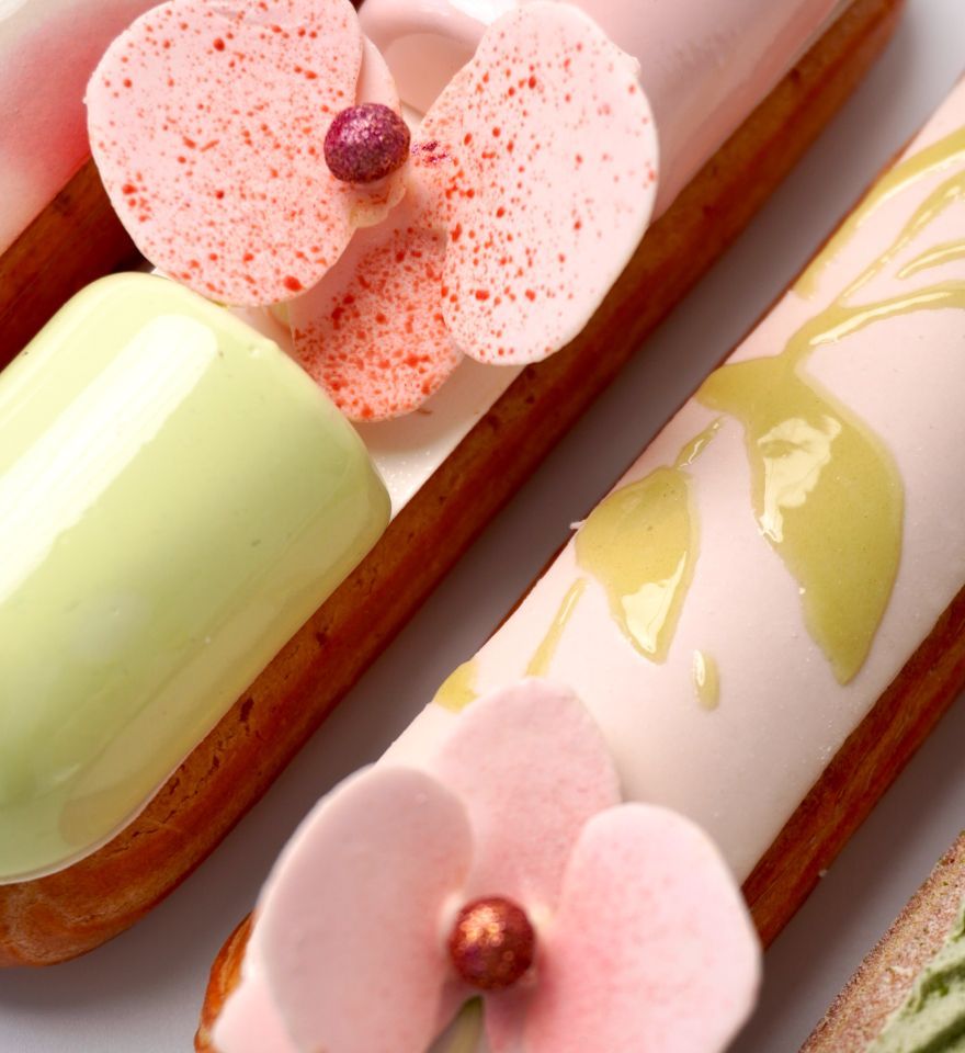 эклеры, булки и еда