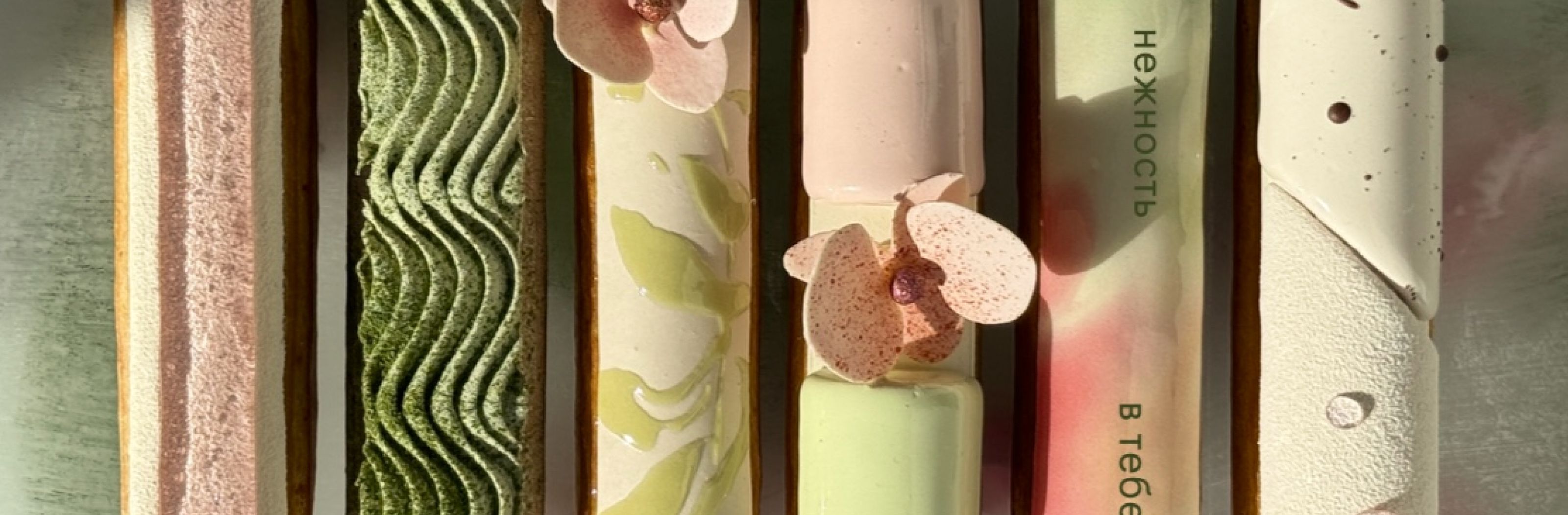 эклеры, булки и еда