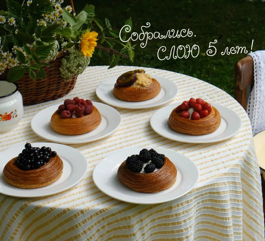 эклеры, булки и еда